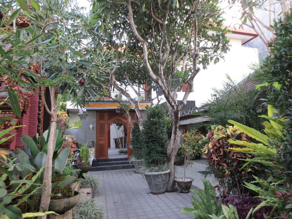 Putri Homestay Sanur Buitenkant foto