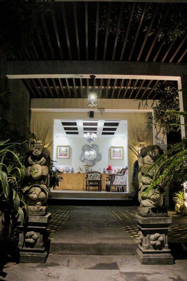 Putri Homestay Sanur Buitenkant foto